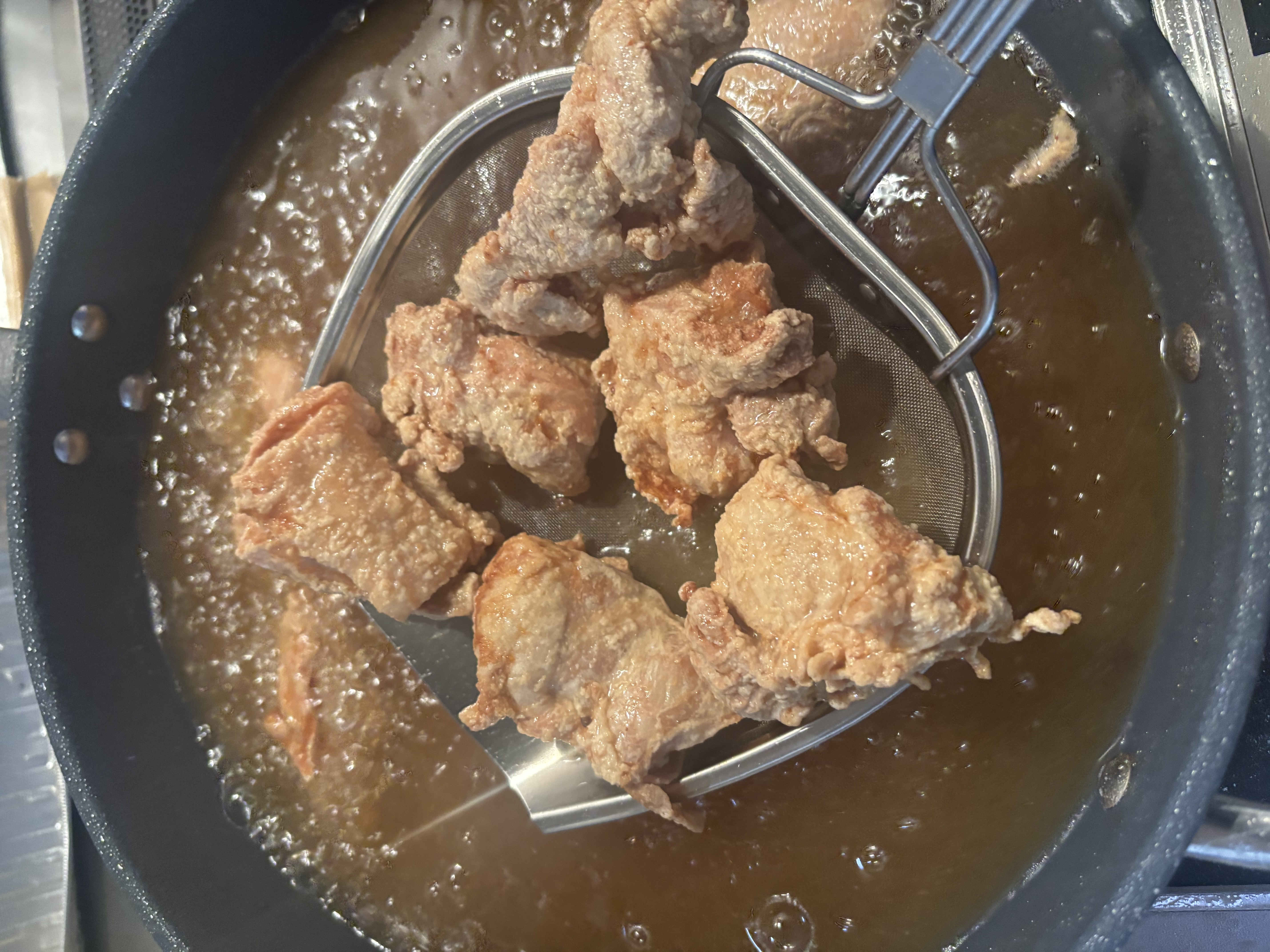 揚げたてのからあげの美味しさ